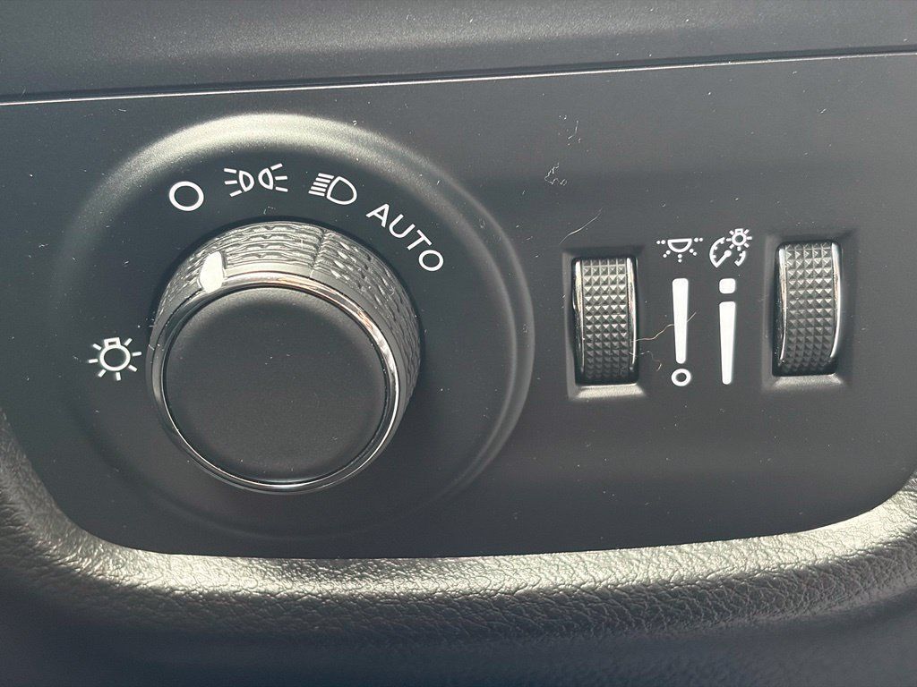 Used 2024 Jeep Grand Cherokee Laredo X AWD/4WD image 30