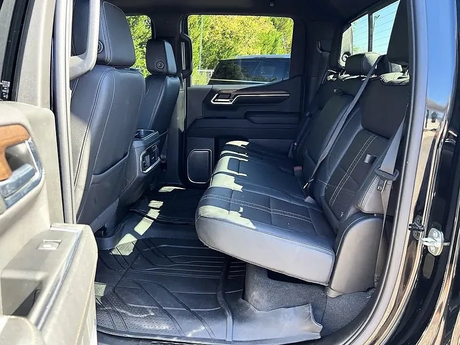 Used 2023 Chevrolet Silverado 1500 High Country w/ High Country Premium Package AWD/4WD image 39