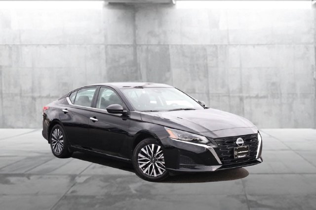 Certified 2025 Nissan Altima 2.5 SV FWD image 2