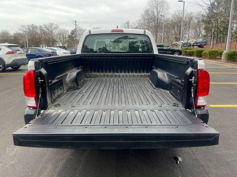 Used 2016 Toyota Tacoma SR image 4