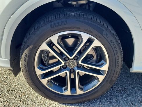 Certified 2025 Audi Q5 2.0T Premium w/ Convenience Package image 9