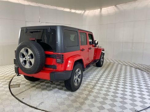 Used 2017 Jeep Wrangler Unlimited Sahara w/ Connectivity Group AWD/4WD image 17