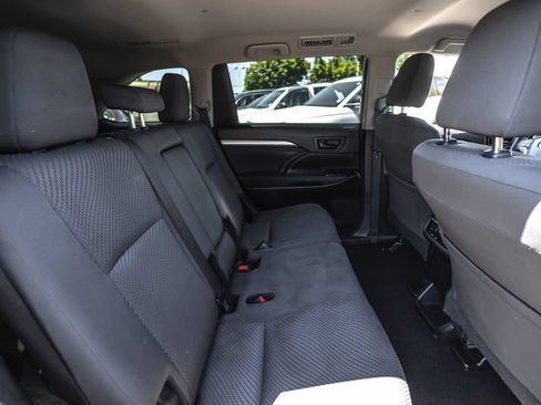 Used 2019 Toyota Highlander LE AWD/4WD image 31