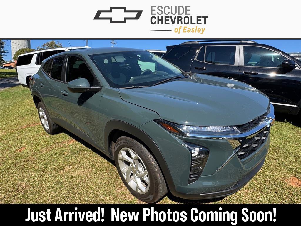 Used 2025 Chevrolet Trax LS w/ LS Convenience Package FWD image 1