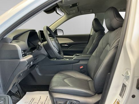 Certified 2024 Toyota Grand Highlander AWD image 9