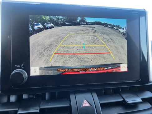 Used 2025 Toyota RAV4 XLE AWD/4WD image 17