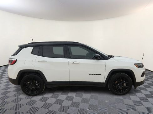 Used 2022 Jeep Compass Latitude image 5