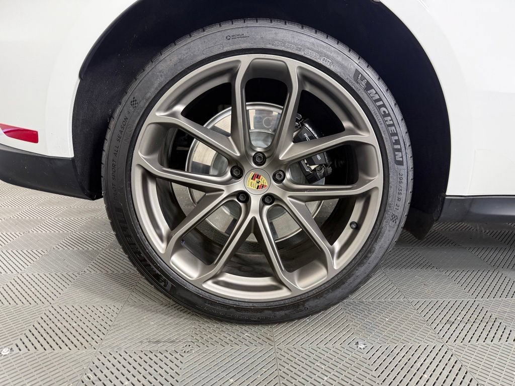Certified 2025 Porsche Macan GTS AWD/4WD image 12