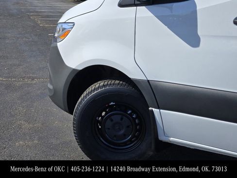 Used 2025 Mercedes-Benz Sprinter 2500 image 5