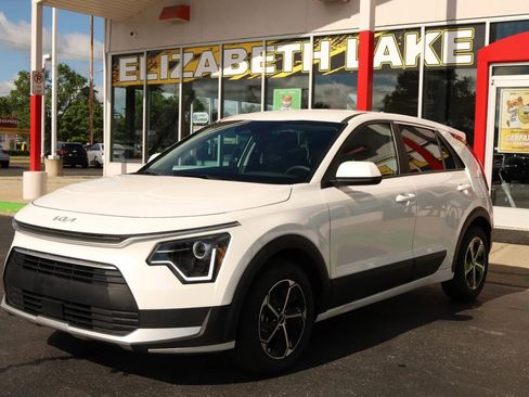 Used 2025 Kia Niro LX FWD image 1