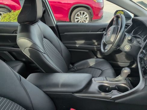 Used 2023 Toyota Camry SE FWD image 2