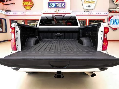 Used 2022 Chevrolet Silverado 2500 LT w/ Convenience Package AWD/4WD image 8
