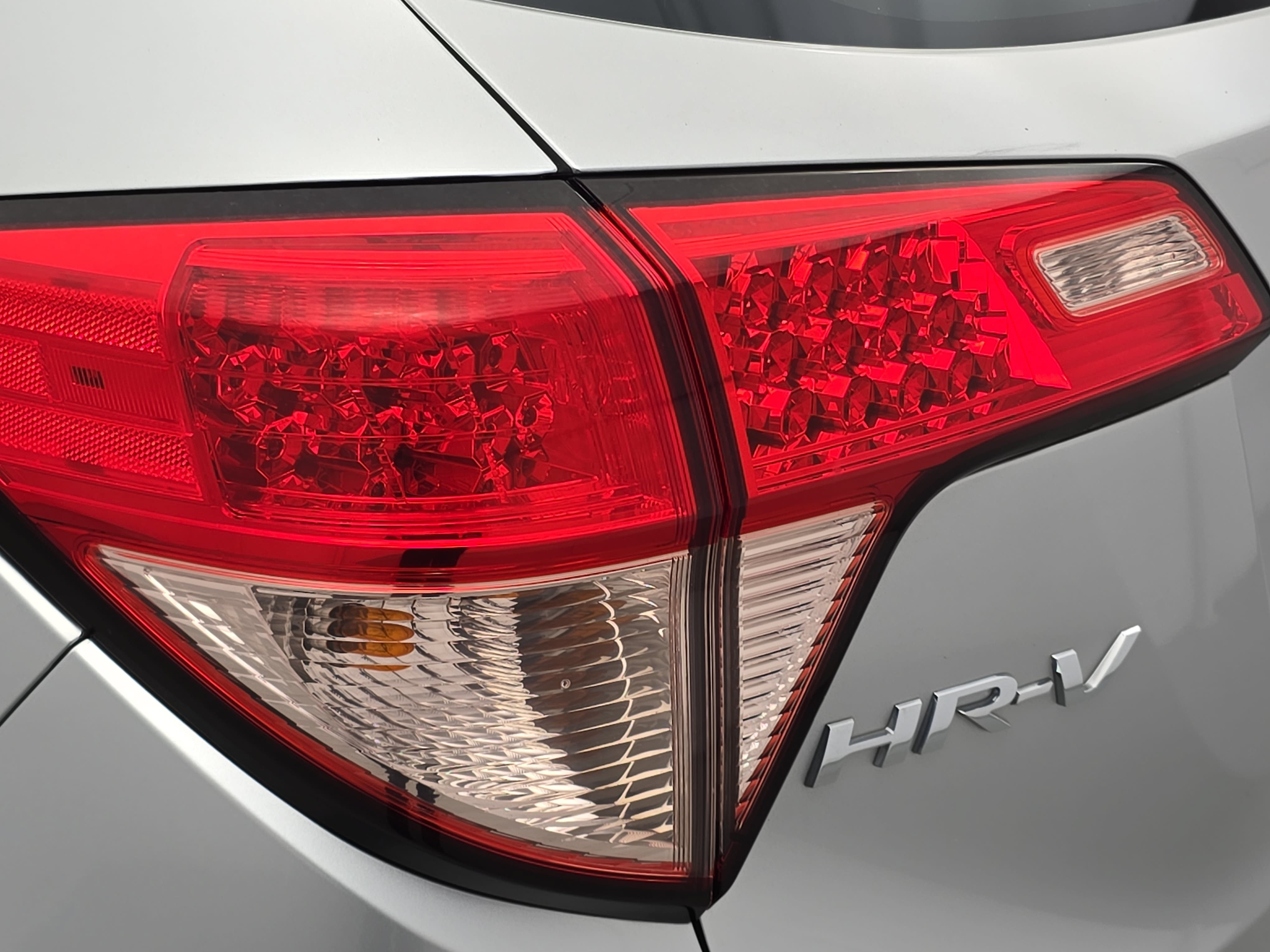 Used 2016 Honda HR-V LX image 32