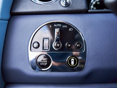 Used 2022 Rolls-Royce Cullinan w/ Cullinan Package image 62