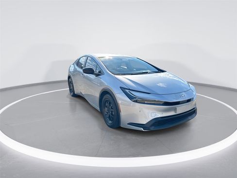 Used 2024 Toyota Prius LE FWD image 2