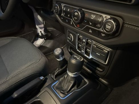 Used 2025 Jeep Wrangler Unlimited Sahara image 10