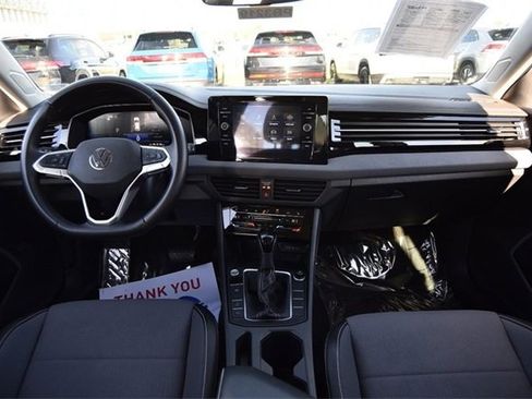 Certified 2025 Volkswagen Jetta SE image 7