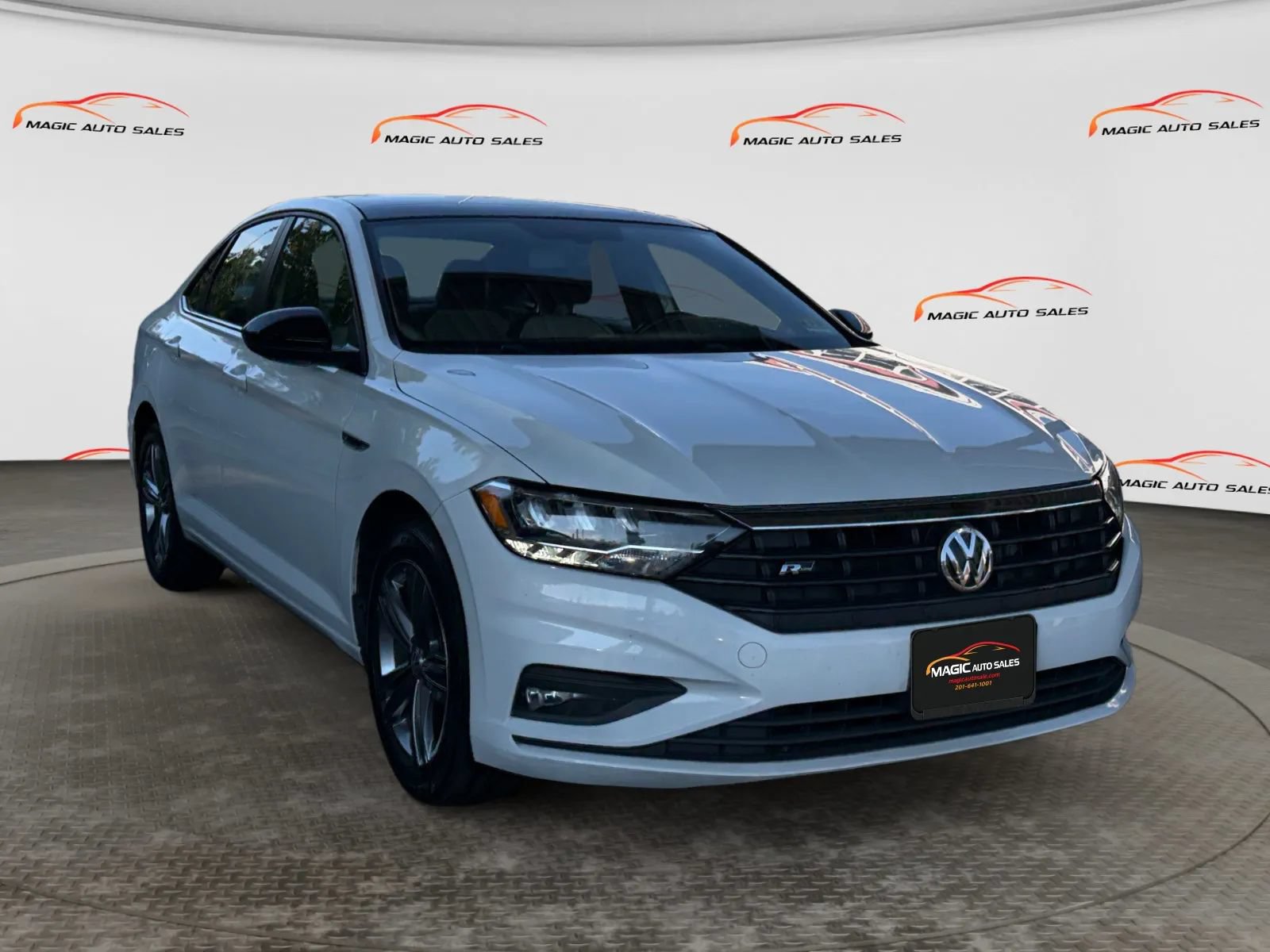Used 2019 Volkswagen Jetta R-Line w/ R-Line Cold Weather Package FWD image 5
