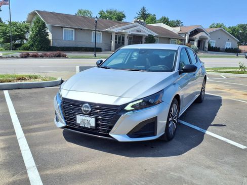 Used 2025 Nissan Altima 2.5 SV FWD image 28