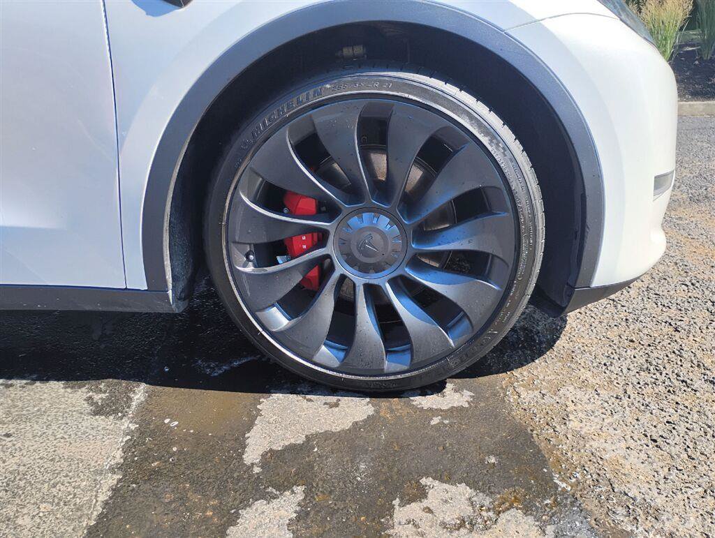 Used 2023 Tesla Model Y Performance AWD/4WD image 6