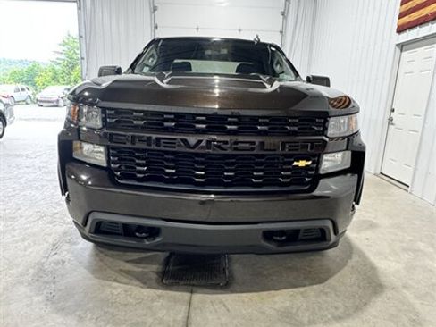 Used 2019 Chevrolet Silverado 1500 Custom w/ Custom Value Package AWD/4WD image 3