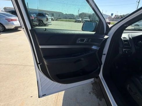 Used 2019 Ford Explorer XLT w/ Equipment Group 201A FWD image 9