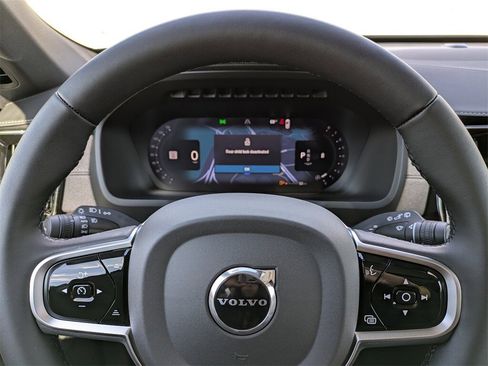 New 2026 Volvo XC90 B5 Plus w/ Protection Package Premier image 38