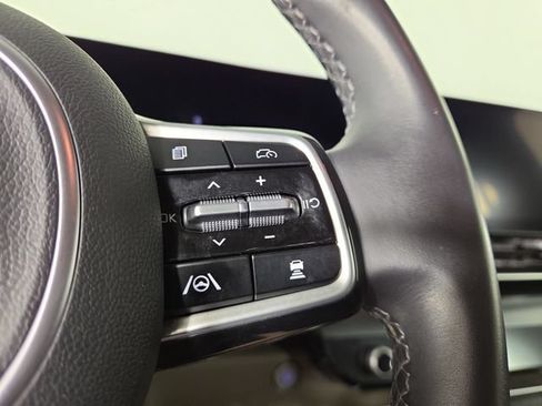 Certified 2026 Kia Carnival LXS FWD image 23