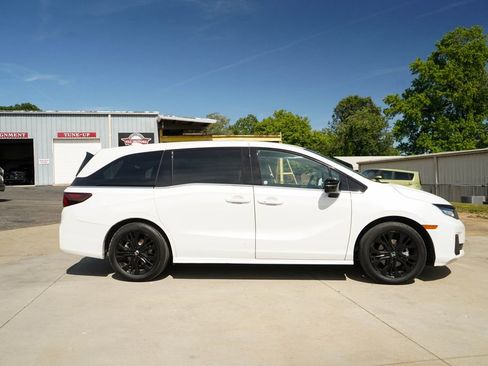 Used 2025 Honda Odyssey Sport-L image 3