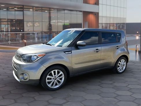 Used 2018 Kia Soul + FWD image 2