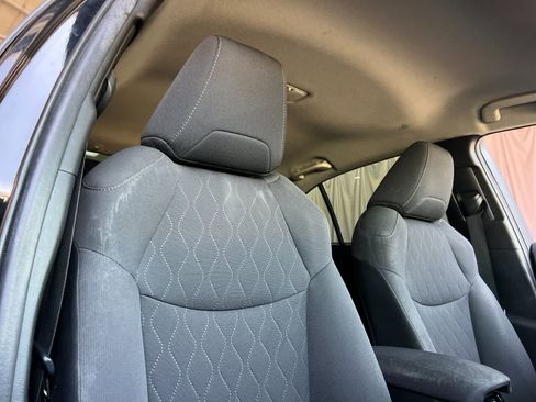 Used 2022 Toyota Corolla LE FWD image 17