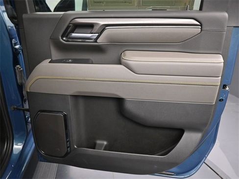 Used 2024 Chevrolet Silverado 2500 ZR2 w/ Technology Package image 12