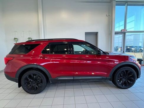 Used 2022 Ford Explorer XLT w/ XLT Sport Appearance Package image 39