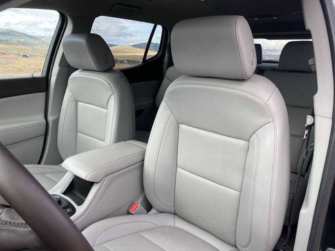 Used 2023 GMC Acadia SLT image 15