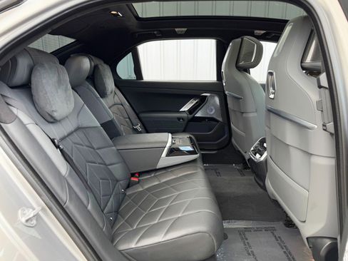 Used 2023 BMW i7 xDrive60 image 52