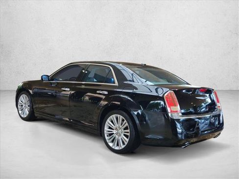 Used 2011 Chrysler 300 Limited RWD image 7
