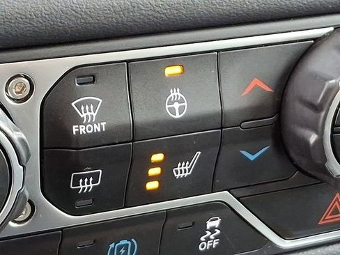 Used 2024 Jeep Wrangler Unlimited Sahara image 28