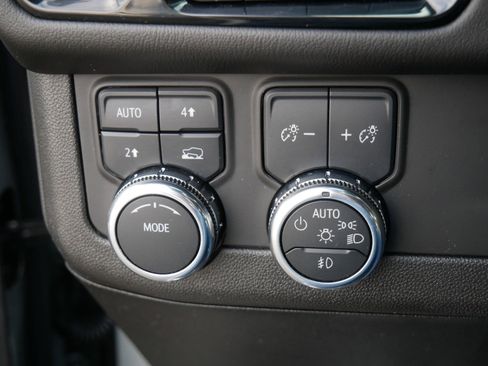 Used 2025 GMC Yukon Denali image 28