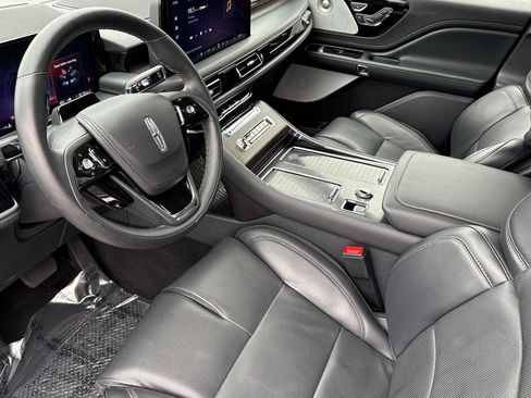 Used 2025 Lincoln Aviator Reserve w/ Luxury Package AWD/4WD image 25