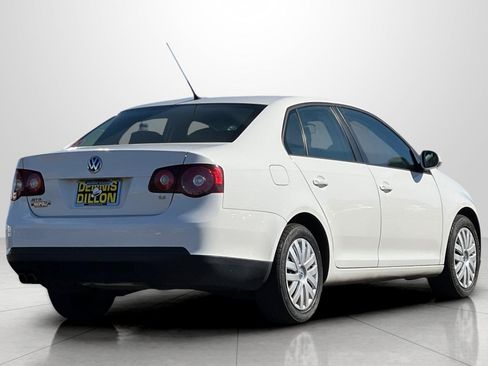 Used 2010 Volkswagen Jetta S image 4