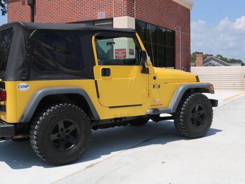 Used 2004 Jeep Wrangler X w/ Convenience Group AWD/4WD image 80
