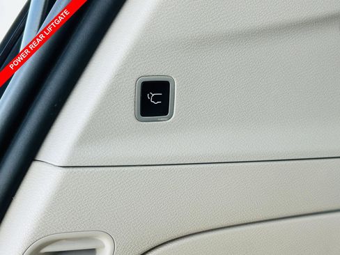 Used 2020 Chrysler Pacifica Touring w/ Cold Weather Group image 9