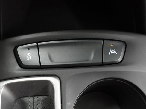 Used 2025 Chevrolet Trax LS FWD image 17