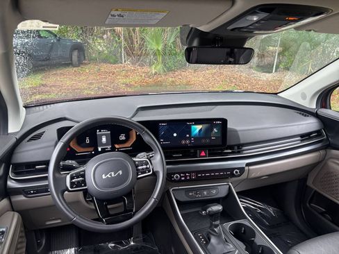 Used 2026 Kia Carnival FWD image 36