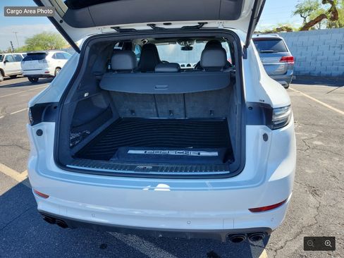 Used 2019 Porsche Cayenne Turbo AWD/4WD image 10