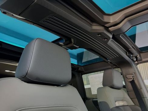 Used 2024 GMC Hummer EV 2X w/ Extreme Off-Road Package image 17