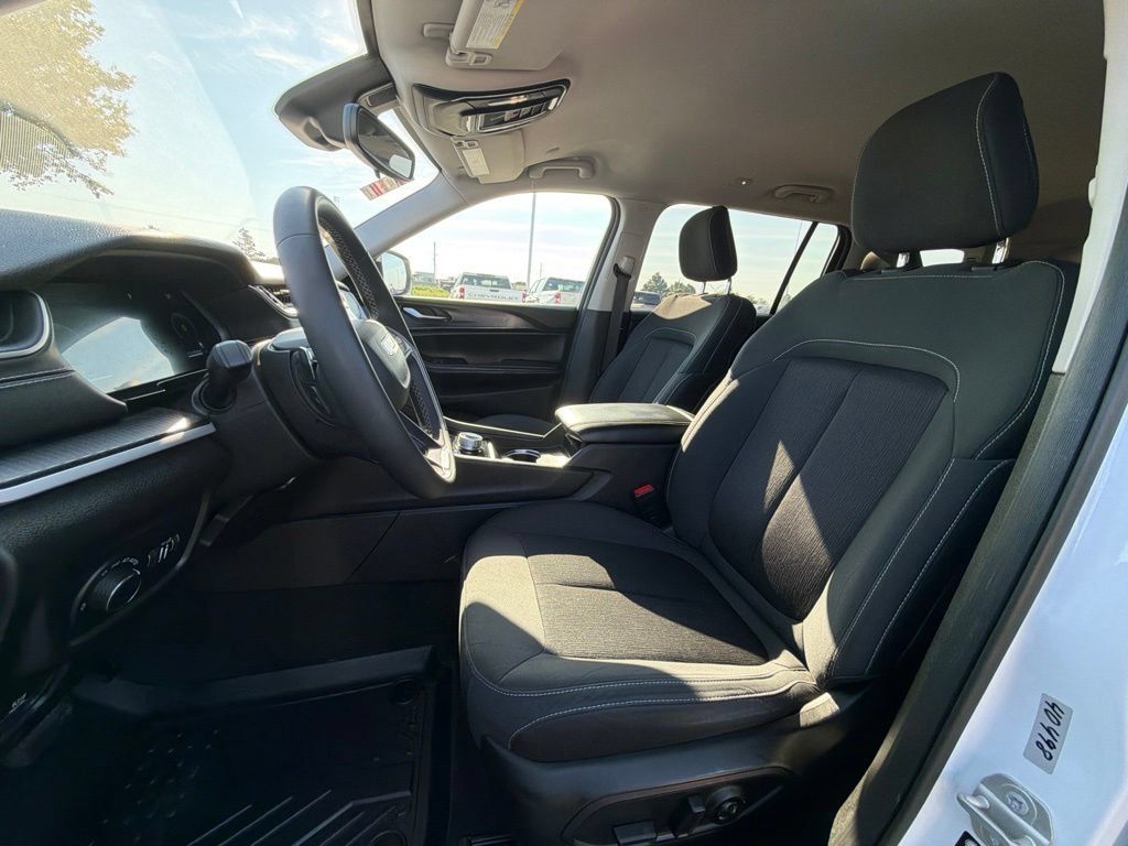 Used 2023 Jeep Grand Cherokee L Laredo AWD/4WD image 18
