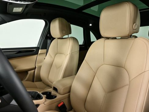 New 2026 Porsche Macan image 5