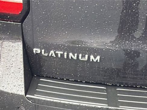 Used 2024 Ford Expedition Platinum image 12