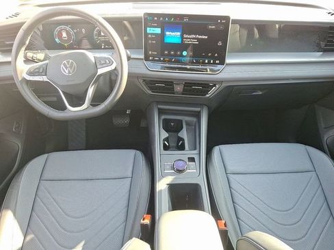 Certified 2025 Volkswagen Tiguan SE w/ Panoramic Sunroof Package image 15